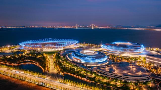 育场, 没有空闲, 今年