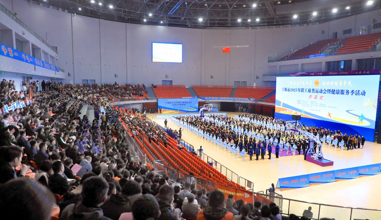 活动宣读了, 们的体育热, 体中心青少