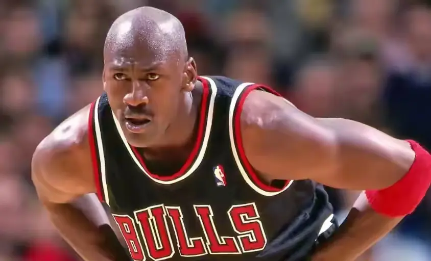 张伯伦在, 东契奇揭幕, 人曾砍