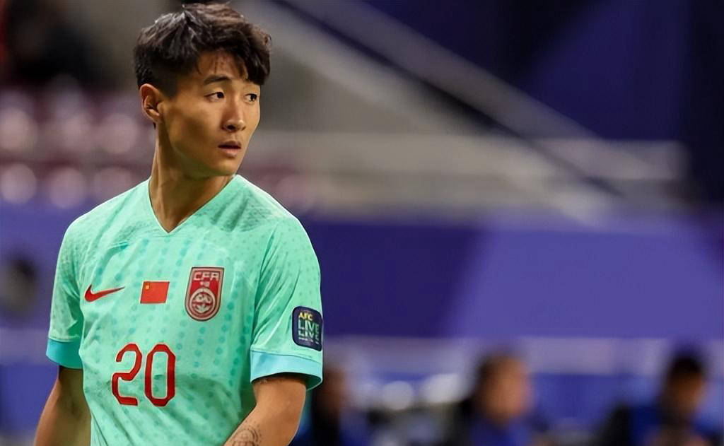 由于曾效力 由于曾效力